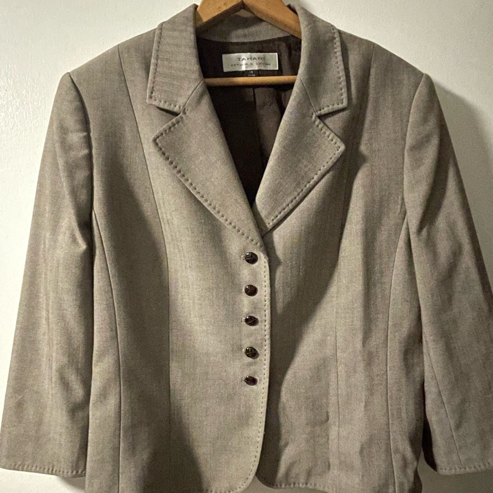 Women’s Skirt Suit Size 18
